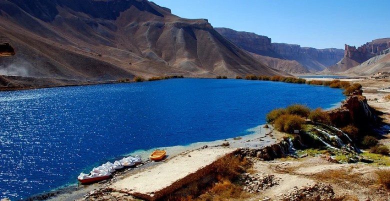 Located SW of the Hindu Kush range, the Band-e-Amir lakes and other continental bioherms around Bamiyan are famous for their ordering into terraces and their great variety of colours.
